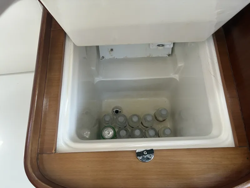 Slide: The Image of 2003 Beneteau Oceanis 311 - 12 Volt refrigeration 12 Volt refrigeration - 5999397