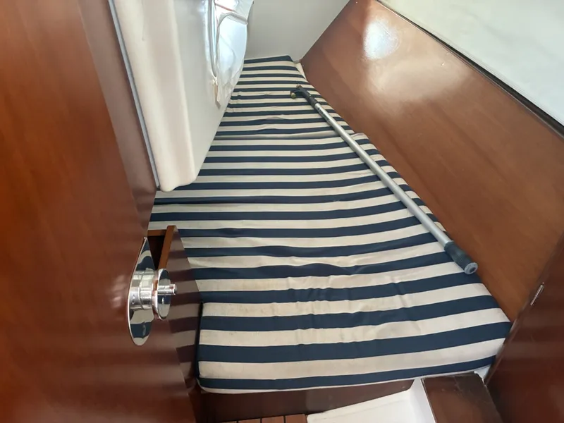 Slide: The Image of 2003 Beneteau Oceanis 311 -  Aft berth - 5999412