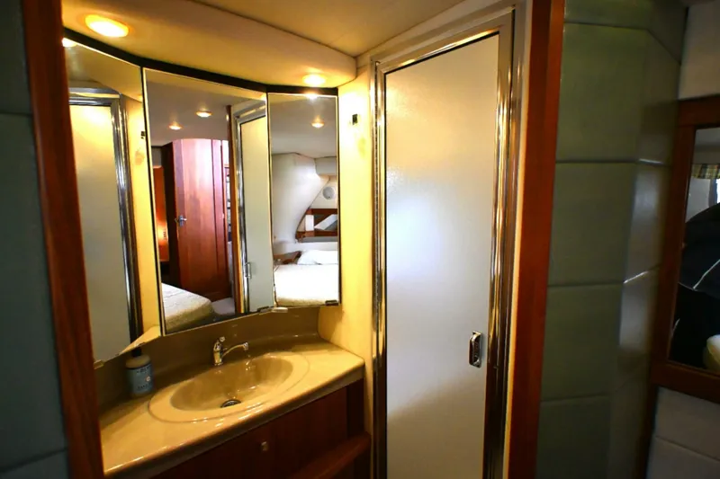 Slide: The Image of Bayliner 4087 Aft Cabin Motoryacht 1996 - 5983957