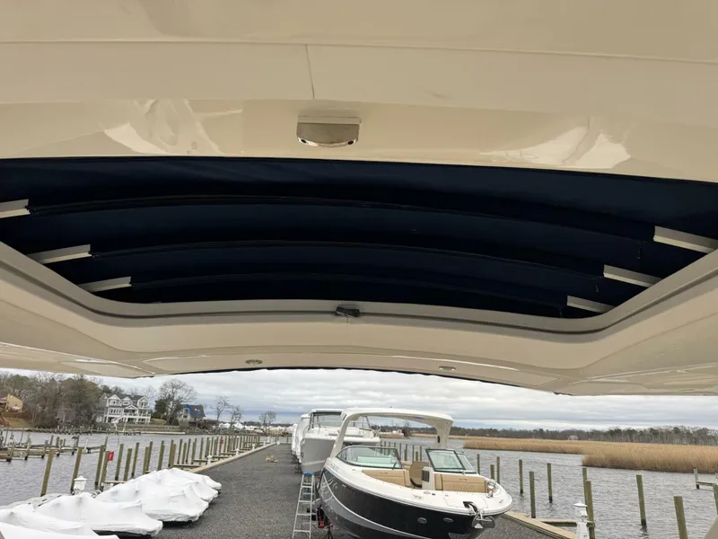 Slide: The Image of Sea Ray SLX 310 2021 - 5983549