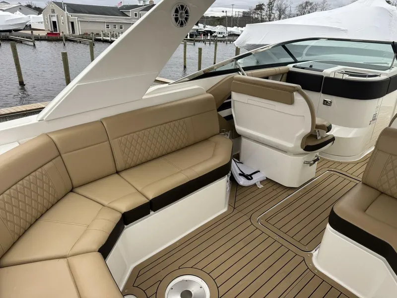 Slide: The Image of Sea Ray SLX 310 2021 - 5983552