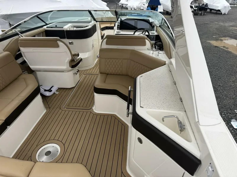 Slide: The Image of Sea Ray SLX 310 2021 - 5983553