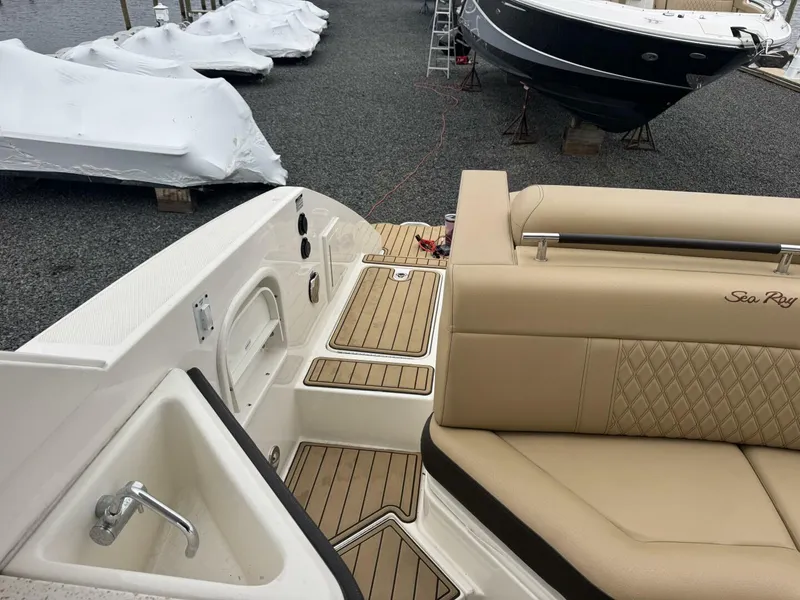 Slide: The Image of Sea Ray SLX 310 2021 - 5983550