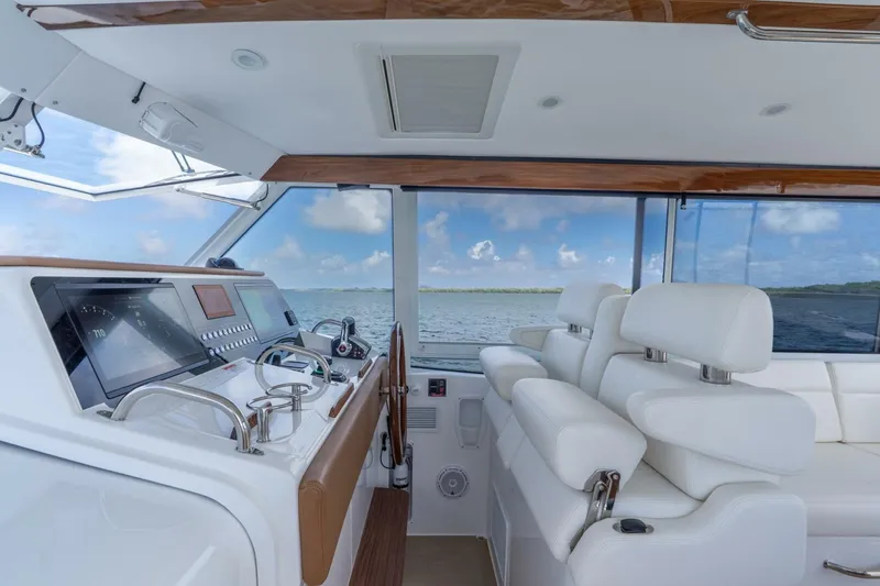 Slide: The Image of MJM 47X 47-003 - Helm 2026 MJM 47X - 5982031