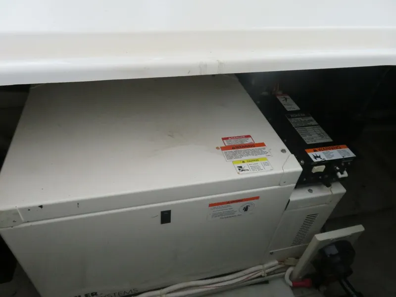 Slide: The Image of Carver Yachts 38 2006 - 5982091