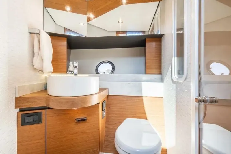 Slide: The Image of Tiara 39 Coupe 2023 - 5995514