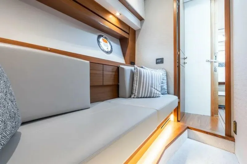 Slide: The Image of Tiara 39 Coupe 2023 - 5995518