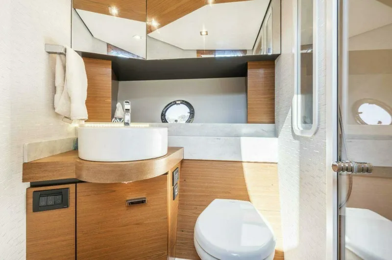 Slide: The Image of Tiara 39 Coupe 2023 - 5982210