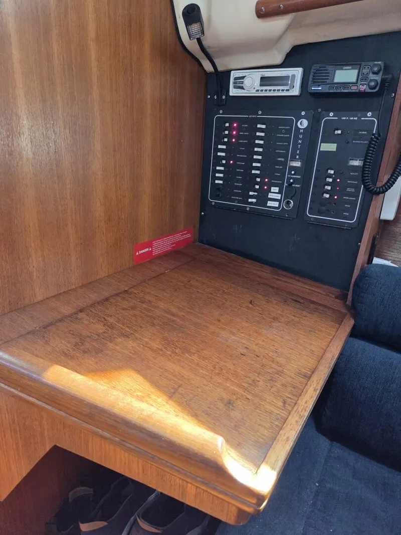 Slide: The Image of Hunter 326 2003 - 5982247