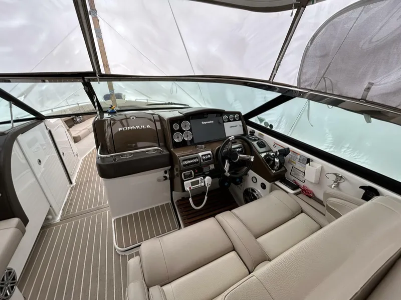 Slide: The Image of Formula 350 CBR 2017 - 5982540