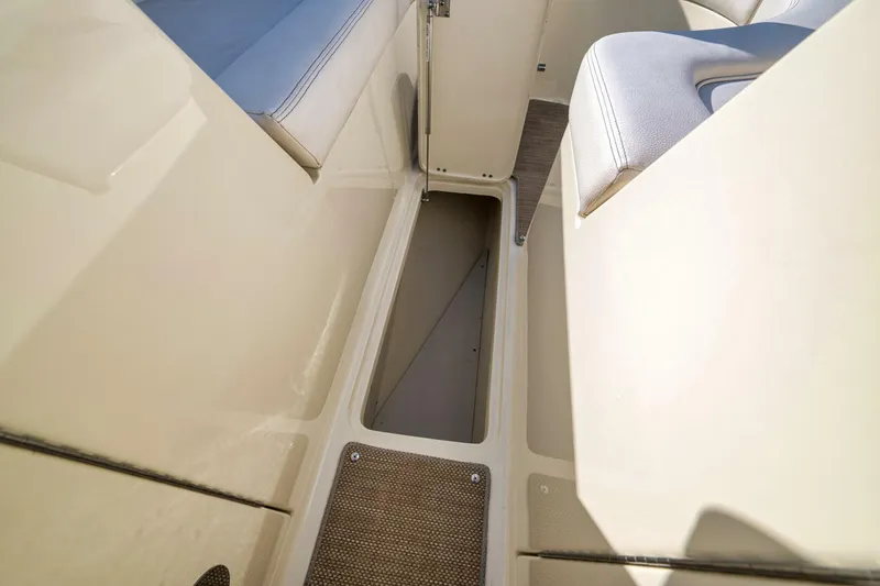 Slide: The Image of Chris-Craft 34 - 2LW - Storage 2021 Chris-Craft 34 Launch - 2LW - 5983036