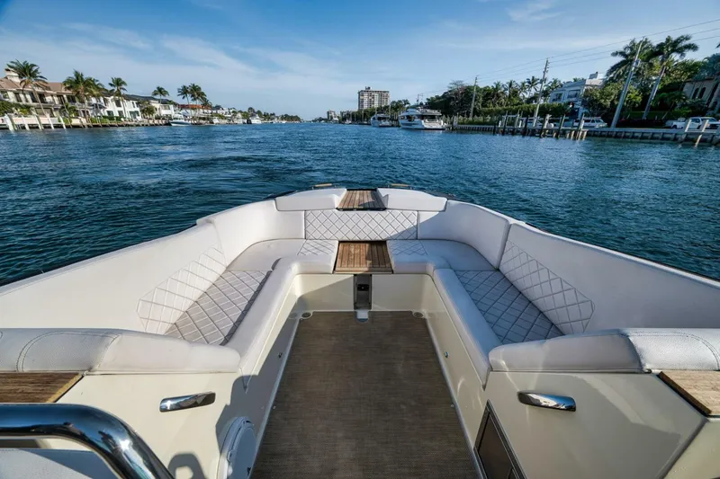 Slide: The Image of Chris-Craft 34 - 2LW - Forward Seating 2021 Chris-Craft 34 Launch - 2LW - 5983037