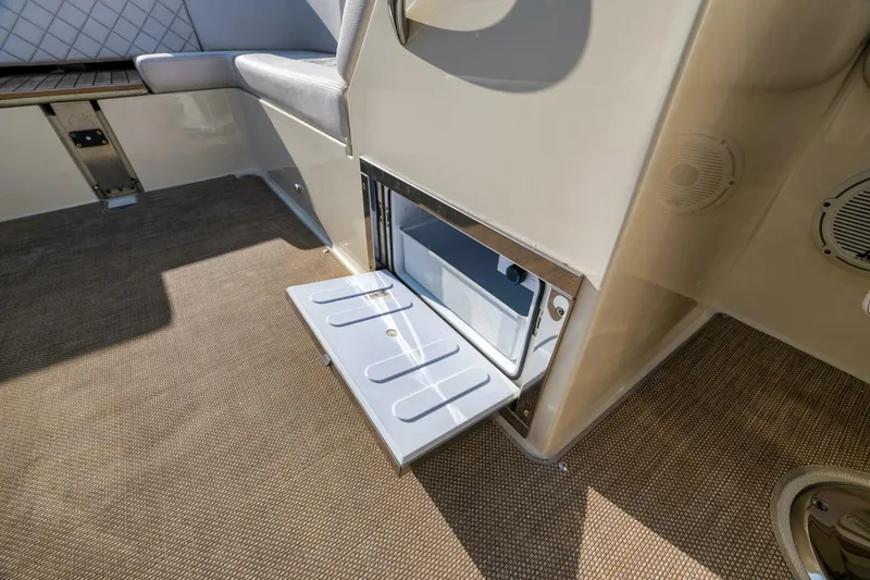 Slide: The Image of Chris-Craft 34 - 2LW - Deck Equipment 2021 Chris-Craft 34 Launch - 2LW - 5983042