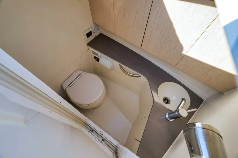 Slide: The Image of Chris-Craft 34 - 2LW - Head 2021 Chris-Craft 34 Launch - 2LW - 5983044