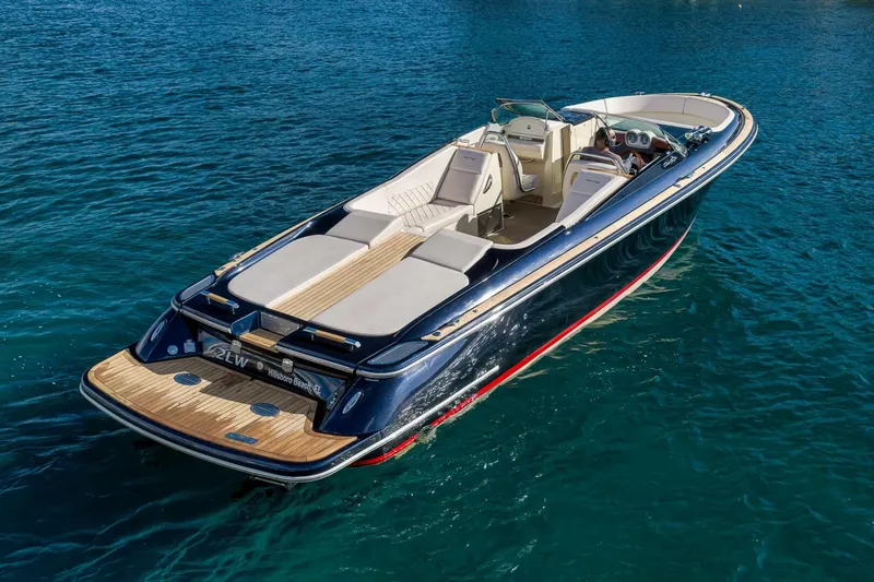 Slide: The Image of Chris-Craft 34 - 2LW - Profile 2021 Chris-Craft 34 Launch - 2LW - 5983054