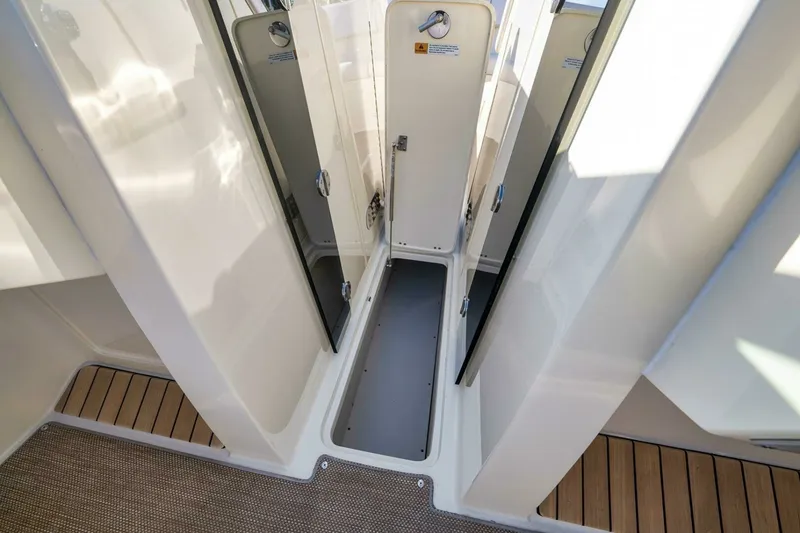 Slide: The Image of Chris-Craft 34 - 2LW - Storage 2021 Chris-Craft 34 Launch - 2LW - 7079726