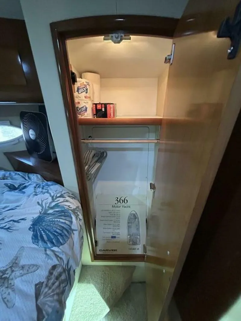 Slide: The Image of Carver Yachts 366 MY 2005 - 5986085