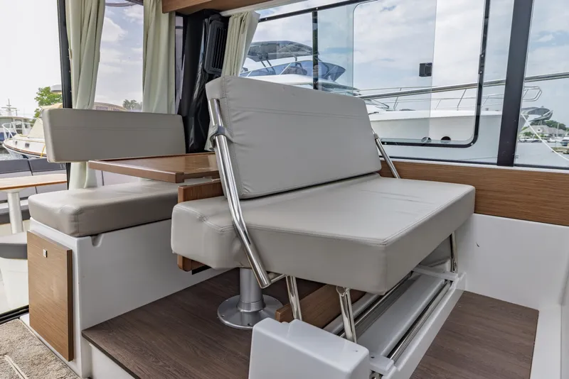 Slide: The Image of Jeanneau NC 1095 Weekender 2023 - 6824304
