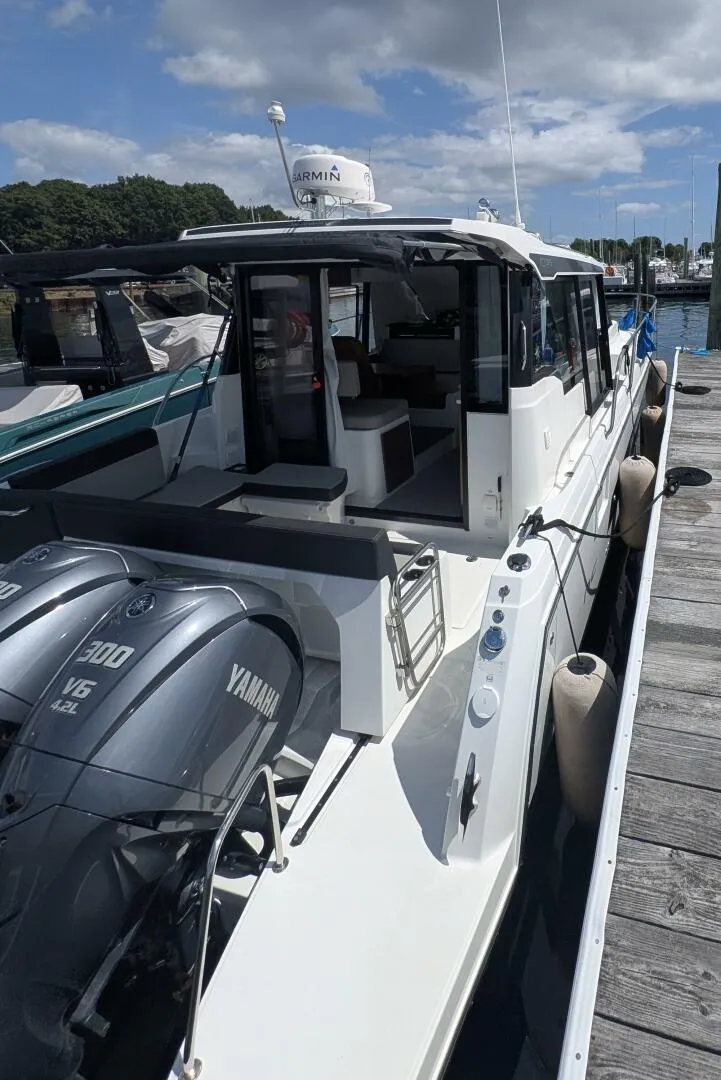 Slide: The Image of Jeanneau NC 1095 Weekender 2023 - 5983095