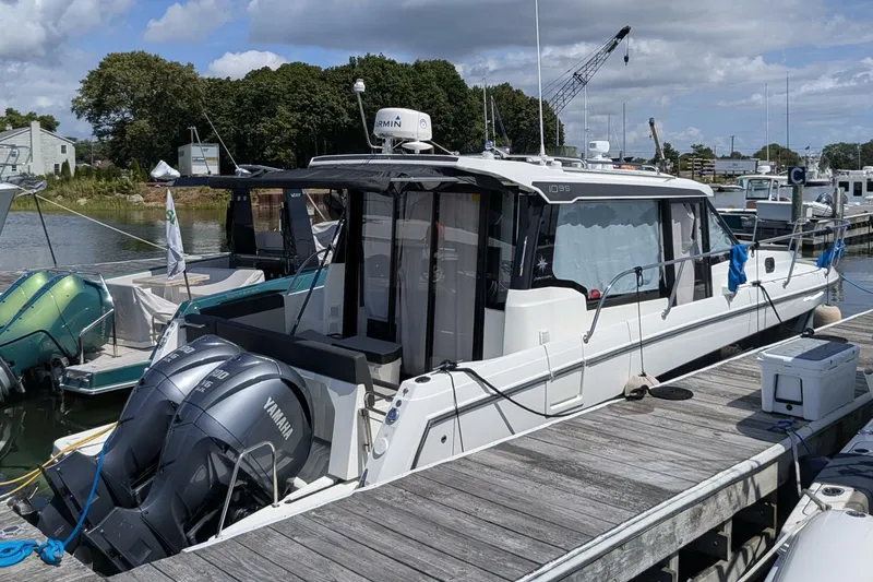 Slide: The Image of Jeanneau NC 1095 Weekender 2023 - 5983075