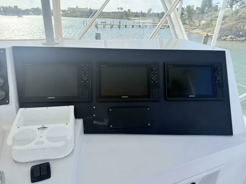 Slide: The Image of Viking 50 REEL LEGACY - Flybridge Electronics 1992 Viking 50 Convertible - REEL LEGACY - 7678363