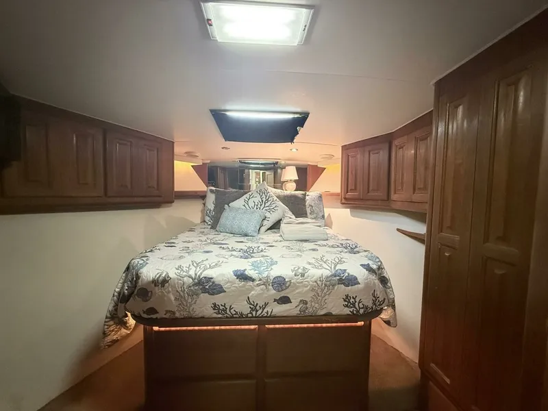 Slide: The Image of Viking 50 REEL LEGACY - Master Stateroom 1992 Viking 50 Convertible - REEL LEGACY - 7678373
