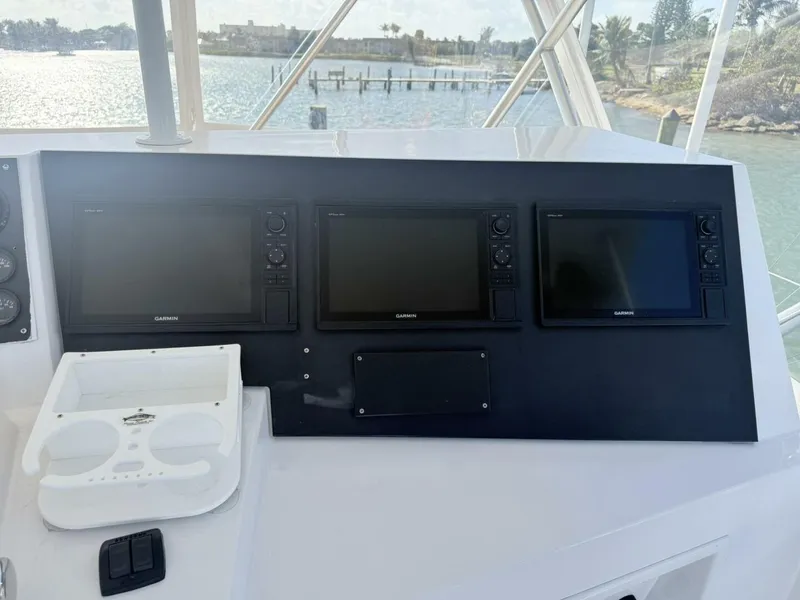 Slide: The Image of Viking 50 REEL LEGACY - Flybridge Electronics  1992 Viking 50 Convertible - REEL LEGACY  - 5983355