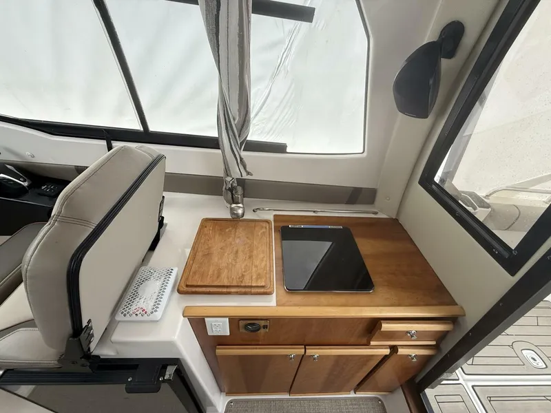 Slide: The Image of Cutwater C-24 2022 - 5992499