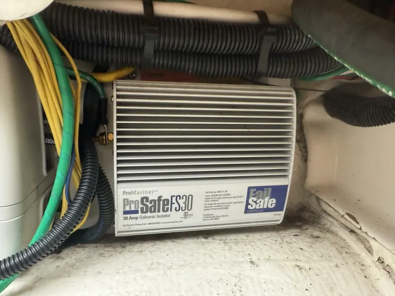 Slide: The Image of Cutwater C-24 2022 - 5992500