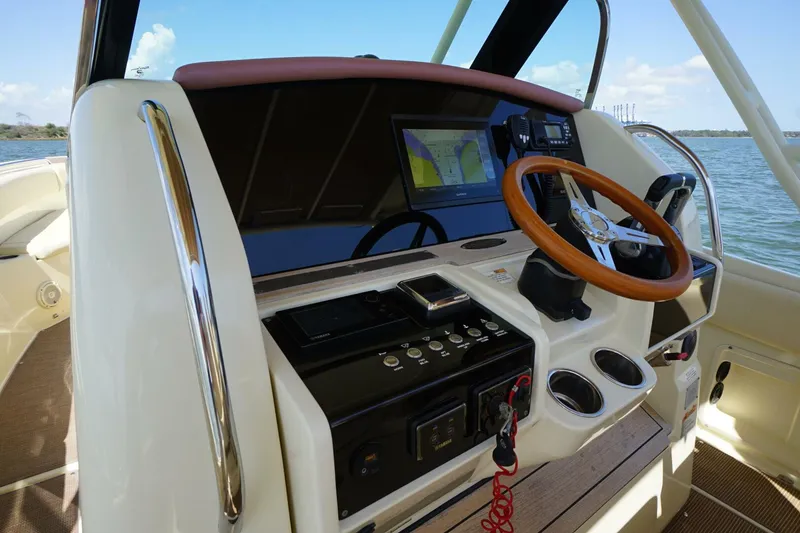 Slide: The Image of Chris-Craft 34- Catalina Grace- Helm 2018 Chris-Craft 34 Catalina Grace - 5983744