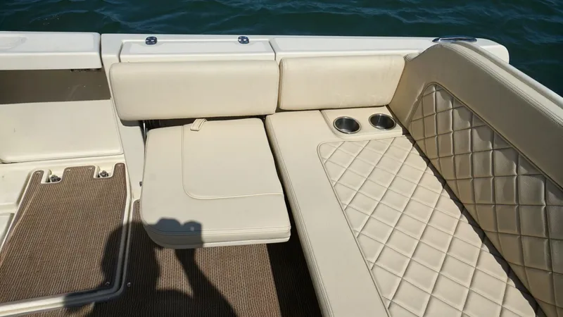 Slide: The Image of Chris-Craft 34- Catalina Grace- Seating  2018 Chris-Craft 34 Catalina Grace - 5983769