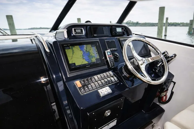 Slide: The Image of Pursuit OS 345 Offshore 2016 - 5986957