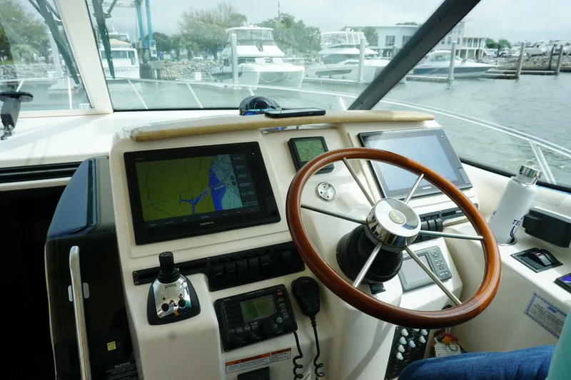 Slide: The Image of 2007 39 Tiara Yachts 3900 Sovran The Pearl Helm (1) - 5984442