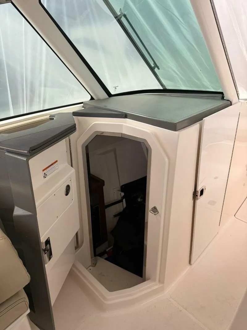 Slide: The Image of port storage access  - 5984761