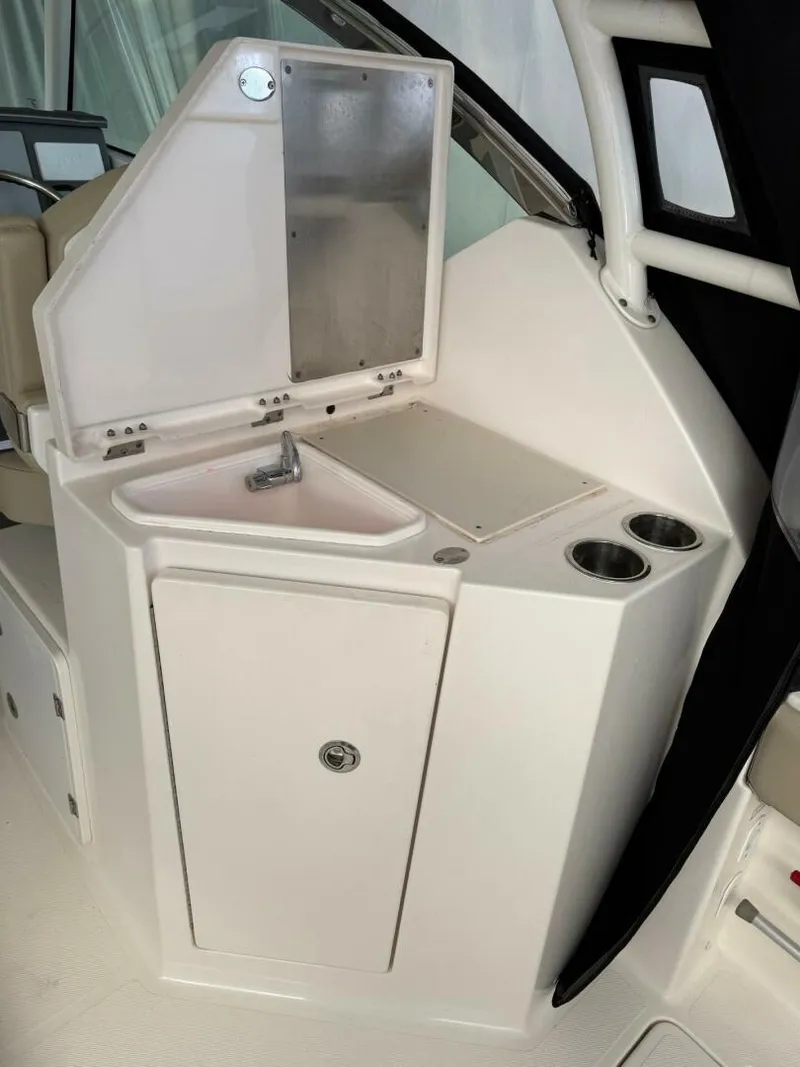 Slide: The Image of starboard side sink  - 5984758