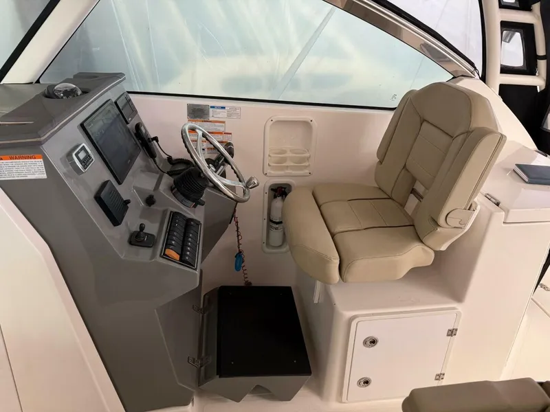 Slide: The Image of starboard side helm seat - 5984750