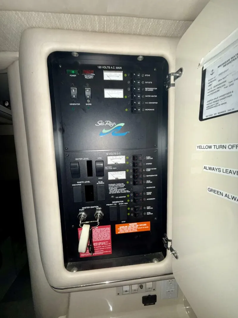 Slide: The Image of Sea Ray 33 1996 - 5984649