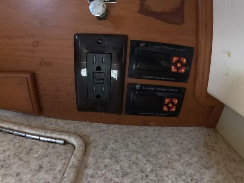 Slide: The Image of Island Packet 370 2005 - 5991830