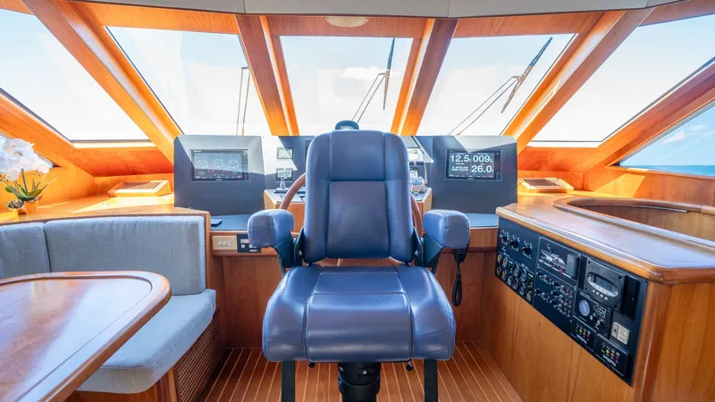 Slide: The Image of Symbol 62 Pilothouse 2001 - 6008615