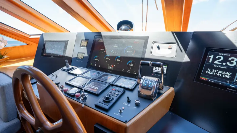 Slide: The Image of Symbol 62 Pilothouse 2001 - 6008616