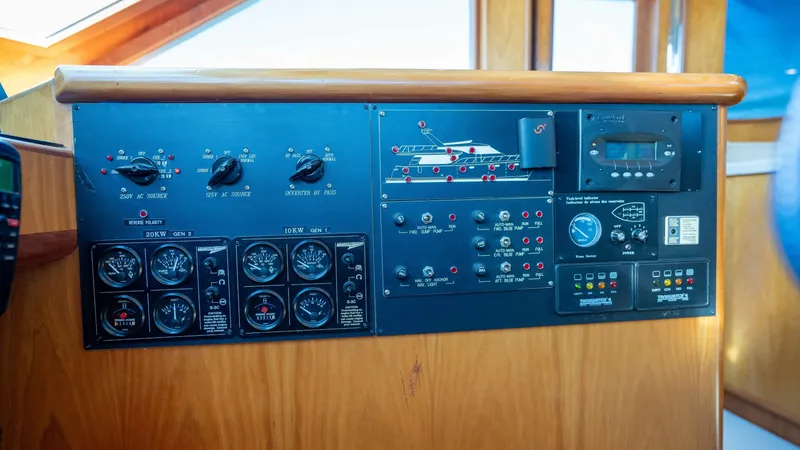 Slide: The Image of Symbol 62 Pilothouse 2001 - 6008618