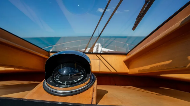 Slide: The Image of Symbol 62 Pilothouse 2001 - 6008619