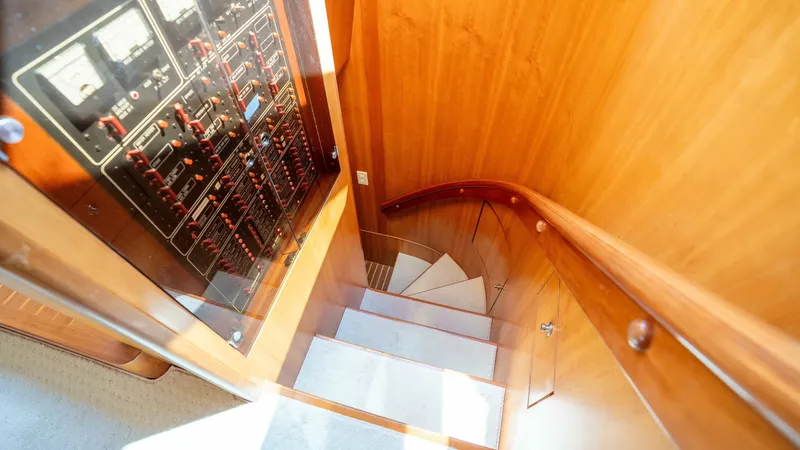 Slide: The Image of Symbol 62 Pilothouse 2001 - 6008623