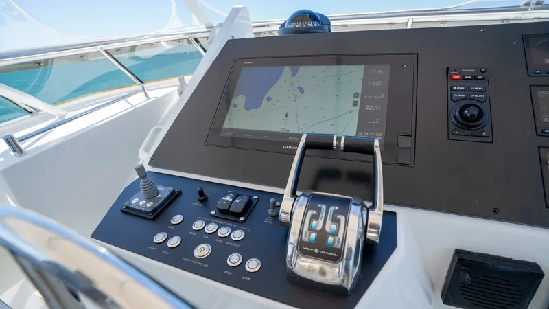 Slide: The Image of Symbol 62 Pilothouse 2001 - 6008642