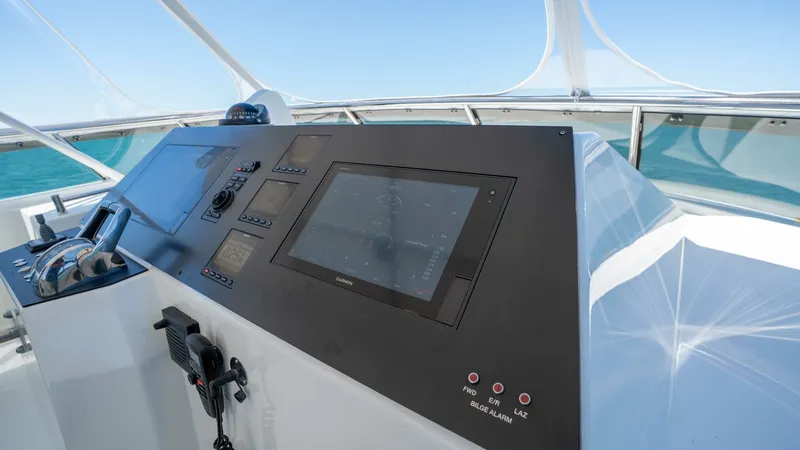 Slide: The Image of Symbol 62 Pilothouse 2001 - 6008643