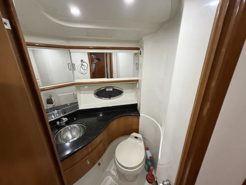 Slide: The Image of Carver Yachts 444 Motor Yacht 2001 - 6004965