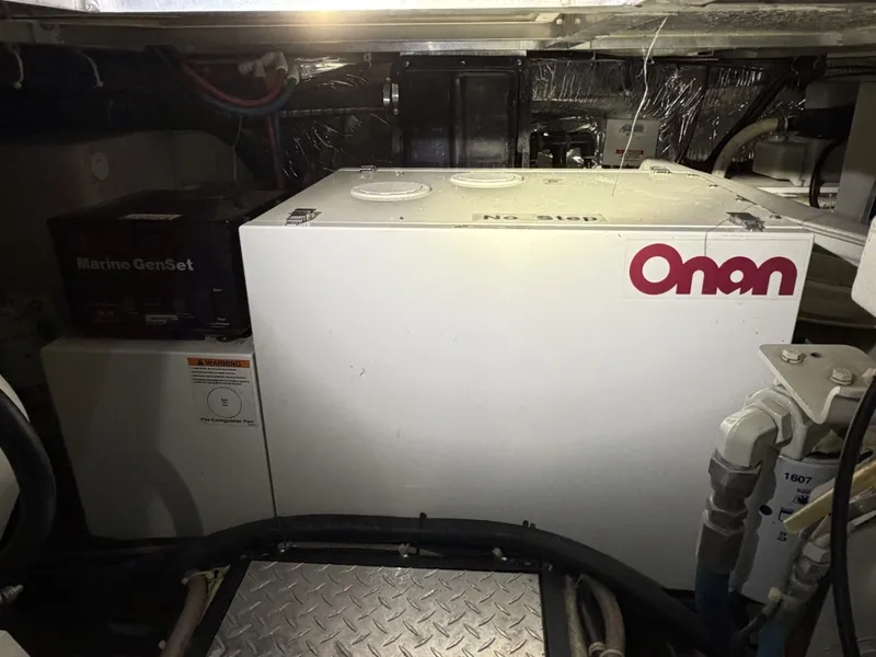 Slide: The Image of Carver Yachts 444 Motor Yacht 2001 - 6004973