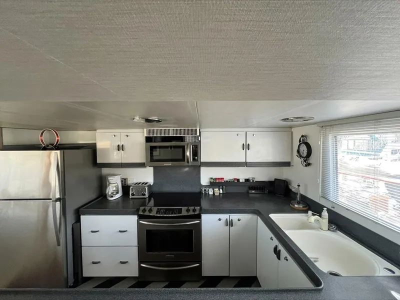 Slide: The Image of Broward Raised Pilothouse 1984 - 5986514