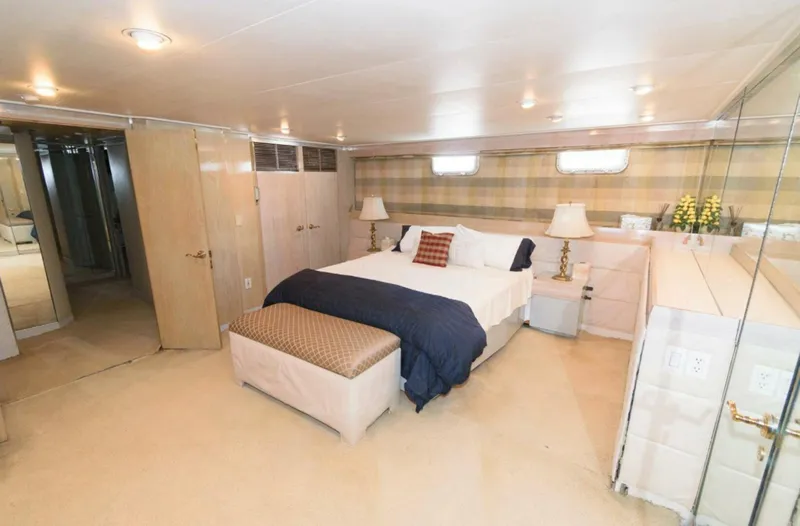 Slide: The Image of Broward Raised Pilothouse 1984 - 5986517