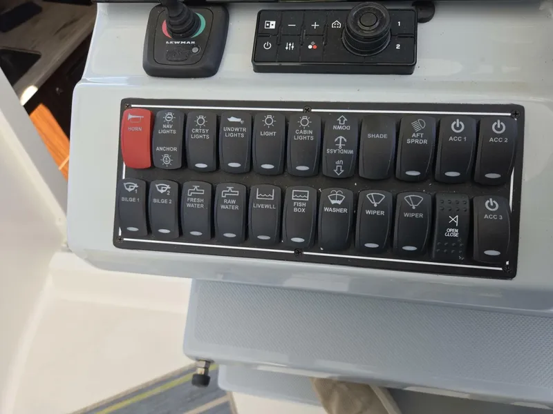 Slide: The Image of Pursuit 355 Offshore 2019 - 6111335
